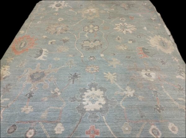 8'1X9'7 HANDKNOTTED WOOL RUG FROM PAKISTAN